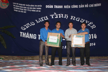 Giao lưu tình nguyện với đoàn xã Cốc Mỳ hưởng ứng Tháng thanh niên năm 2014.